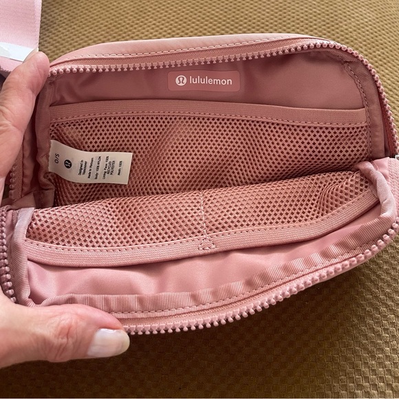 🌟SOLD🌟NWT Lululemon Everything Belt Bag -Sold Out color Blush Rose Pink - Picture 4 of 6